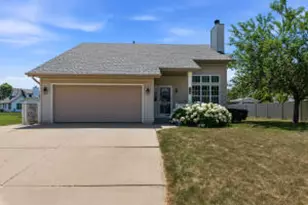 937 E Stonewood Dr, Oak Creek, WI 53154 - Photo 1