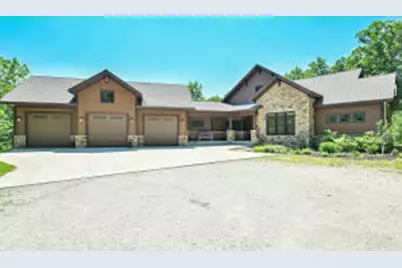 1062 N English Settlement Ave, Racine, WI 53105 - Photo 1