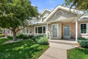 10154 W Whitnall Edge Dr, Franklin, WI 53132 - Photo 1