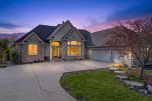 W132N6509 W View Ct, Menomonee Falls, WI 53051 - Photo 1