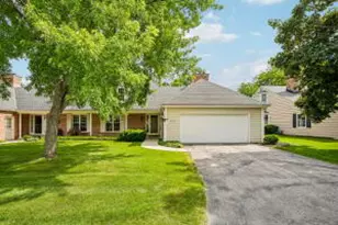 937 W Shaker Cir, Mequon, WI 53092 - Photo 1