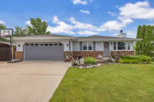 707 Goldfinch Ln, Howards Grove, WI 53083 - Photo 1