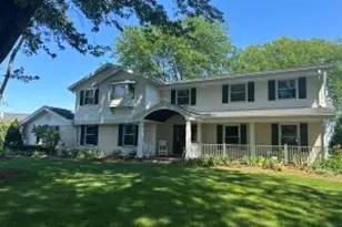 10720 N Fairway Circle, Mequon, WI 53092 - Photo 1