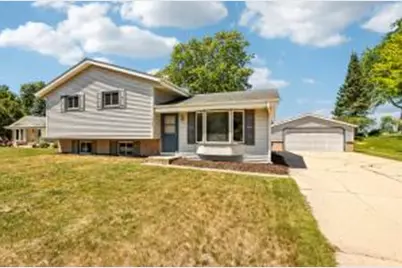 1049 S Glencrest Ct, Saukville, WI 53080 - Photo 1
