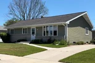 1439 N 10th St, Manitowoc, WI 54220 - Photo 1