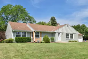 211 E Alta Loma Cir, Thiensville, WI 53092 - Photo 1