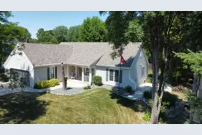 6988 W Southview Dr, Franklin, WI 53132 - Photo 1
