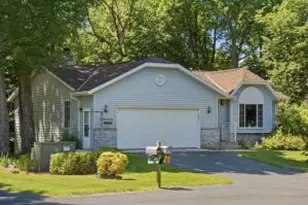117 Manor Ct, Slinger, WI 53086 - Photo 1