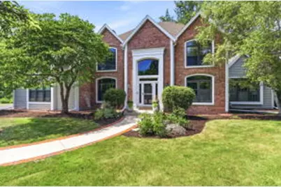 10105 N Parkside Ct, Mequon, WI 53092 - Photo 1
