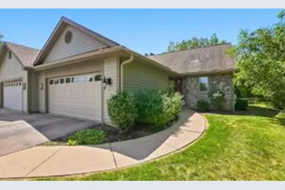 303  Parkview Ct, Hartland, WI 53029 - Photo 1