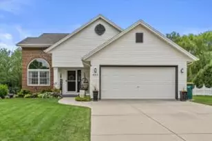 905 E Twin Oaks Dr, Oak Creek, WI 53154 - Photo 1