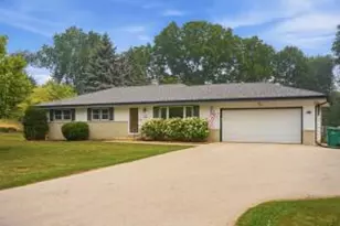 N52W15412 El Rio Dr, Menomonee Falls, WI 53051 - Photo 1