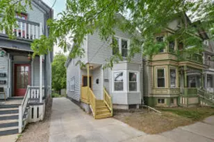 1711 N Astor St, Milwaukee, WI 53202 - Photo 1