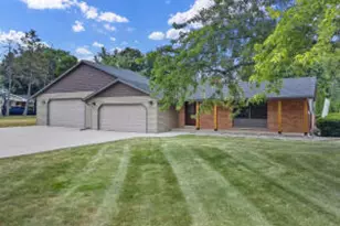 4450 S Hearthside Dr, New Berlin, WI 53151 - Photo 1