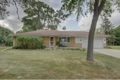 15728 W Robin Rd, New Berlin, WI 53151 - Photo 1