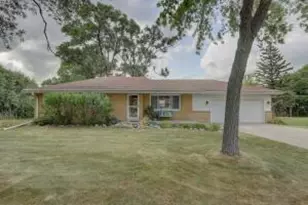 15728 W Robin Rd, New Berlin, WI 53151 - Photo 1
