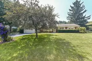 18571 W Hillcrest Dr, New Berlin, WI 53146 - Photo 1