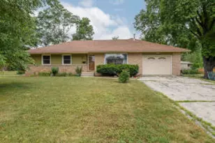 933 Parkview Ln, Mukwonago, WI 53149 - Photo 1