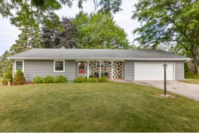 147  Hilldale Dr, Hartford, WI 53027 - Photo 1