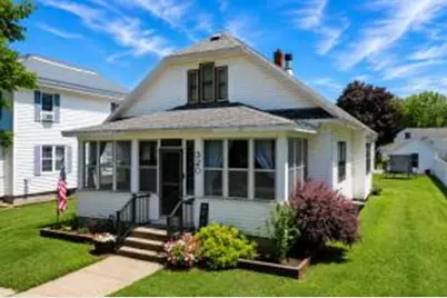 320 N Wacouta Ave, Prairie Du Chien, WI 53821 - Photo 1