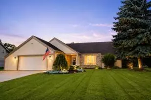 W226N2555 Oakwood Ln, Pewaukee, WI 53186 - Photo 1