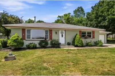 N6175  Clearview Dr, Fredonia, WI 53021 - Photo 1