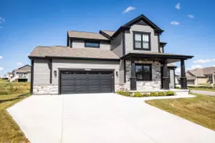 W206N5693 Muirfield Dr, Menomonee Falls, WI 53051 - Photo 1