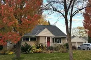 W73N917 London Ct, Cedarburg, WI 53012 - Photo 1