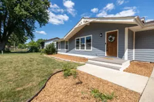 176 Ridgeway Dr, Dousman, WI 53118 - Photo 1