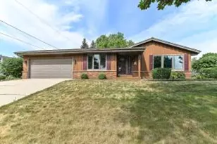 209 Parkview Dr, Burlington, WI 53105 - Photo 1