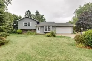 105 Joellen Dr, Waukesha, WI 53188 - Photo 1