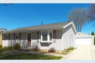 941 S 41st St, Manitowoc, WI 54220 - Photo 1