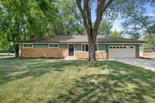 N57W18198 Juniper Ln, Menomonee Falls, WI 53051 - Photo 1