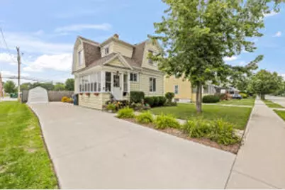 719  Michigan Ave, North Fond du Lac, WI 54937 - Photo 1