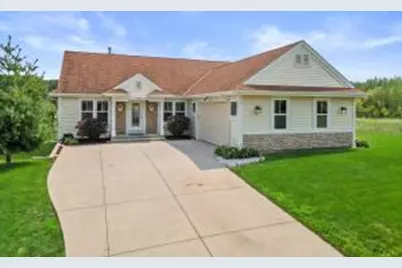 706  Sierra St, Hartford, WI 53027 - Photo 1