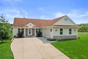 706 Sierra St, Hartford, WI 53027 - Photo 1