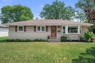 W147N8446 Manchester Dr, Menomonee Falls, WI 53051 - Photo 1