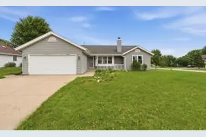 124  Small Farm Rd, Mukwonago, WI 53149 - Photo 1