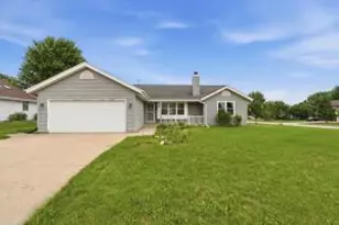 124 Small Farm Rd, Mukwonago, WI 53149 - Photo 1