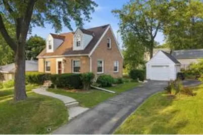 828 N 113th St, Wauwatosa, WI 53226 - Photo 1