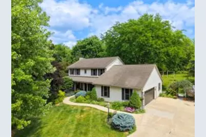952  Greenway Ter, Hartland, WI 53029 - Photo 1