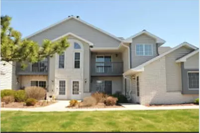 W240N2566 E Parkway Meadow Cir, Pewaukee, WI 53072 - Photo 1