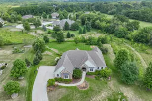 20110 Settler's Hollow Ln, New Berlin, WI 53146 - Photo 1
