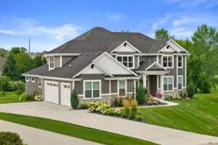 N42W22777 London Ct, Pewaukee, WI 53072 - Photo 1