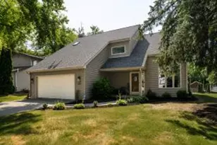 10541 W Pine Ridge Rd, Greenfield, WI 53228 - Photo 1
