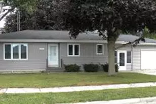 722 S 31st St, Manitowoc, WI 54220 - Photo 1