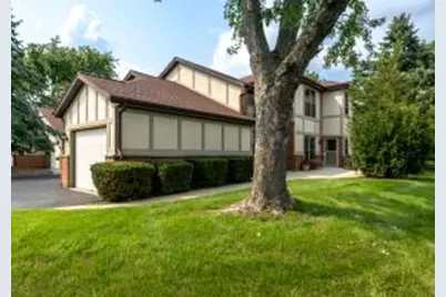 8110 S Forest Hills Cir, Franklin, WI 53132 - Photo 1