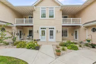 W398N6071 Autumn Woods Dr, Oconomowoc, WI 53066 - Photo 1