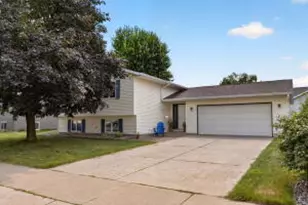 1113 10th Ave, Onalaska, WI 54650 - Photo 1