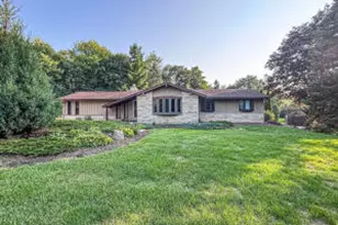 W228S5955 Arrow Ridge Rd, Waukesha, WI 53189 - Photo 1